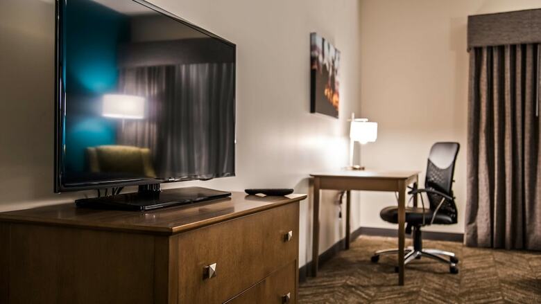 Best Western Plus Bolivar Hotel & Suites