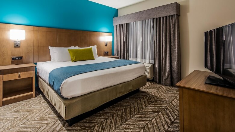 Best Western Plus Bolivar Hotel & Suites