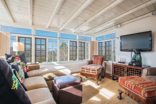 1 Bedroom - 5 Min. Walk To Canyon Rd. - El Caminito