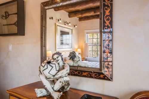 1 Bedroom - 5 Min. Walk To Canyon Rd. - El Caminito