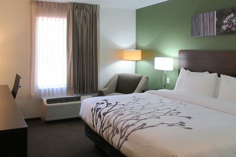 Hotel Sleep Inn & Suites
