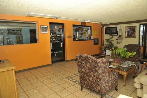Motel Hwy Express Inn & Suites