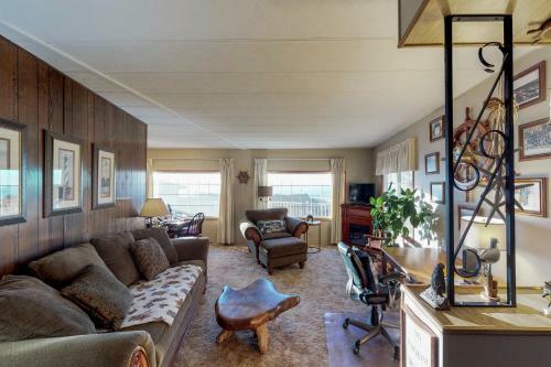 The Captain's Cabin