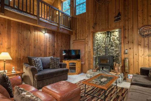 Henry Creek Cabin Two-bedroom Chalet