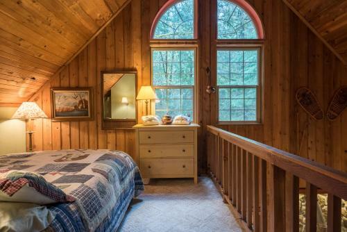 Henry Creek Cabin Two-bedroom Chalet