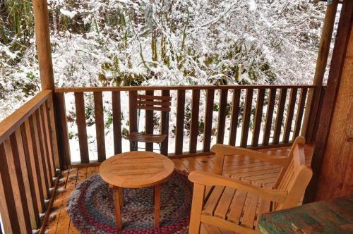 Henry Creek Cabin Two-bedroom Chalet