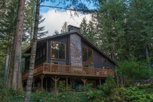 Lucky's Mountain Chalet Four-bedroom Chalet