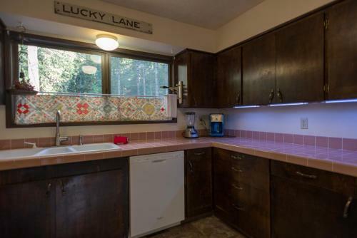 Lucky's Mountain Chalet Four-bedroom Chalet