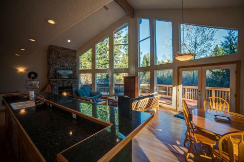 Wy'east View Three-bedroom Chalet