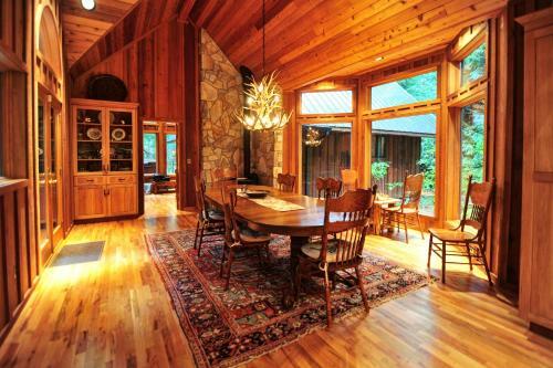 Forrest Lodge Four-bedroom Chalet