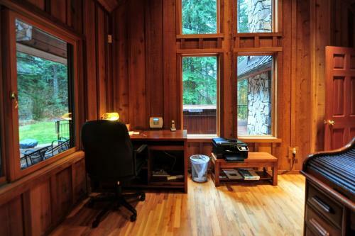 Forrest Lodge Four-bedroom Chalet