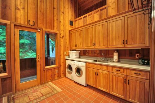 Forrest Lodge Four-bedroom Chalet