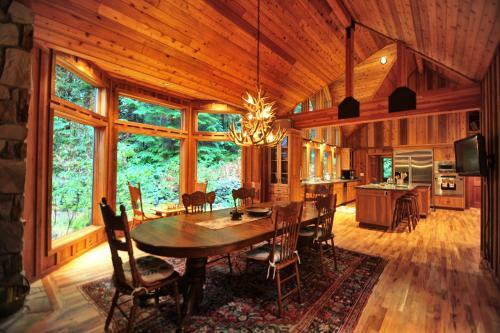 Forrest Lodge Four-bedroom Chalet
