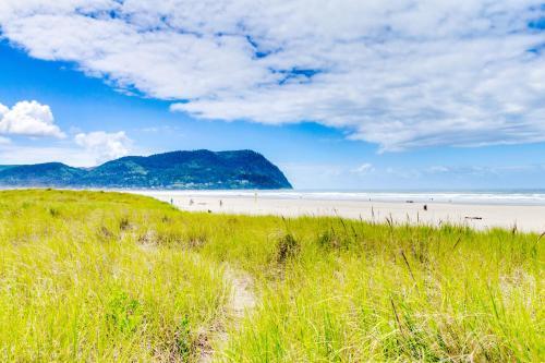 Sand & Sea: The Promenade (100)