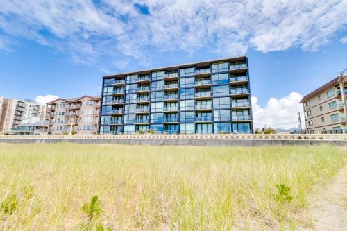 Sand & Sea: The Promenade (100)