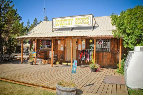 Bend-sunriver Camping Resort 24 Ft. Yurt 12