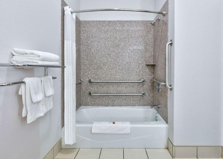 Hotel Comfort Inn & Suites Near Comanche Peak