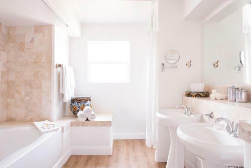 Hotel Amira Vacation Rentals