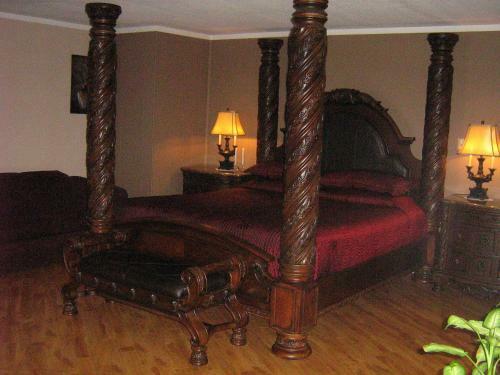 Parkway Motel & European Lodges
