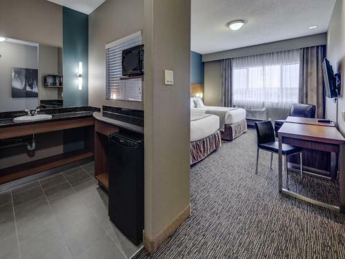 Heritage Inn Hotel & Convention Centre - Pincher Creek