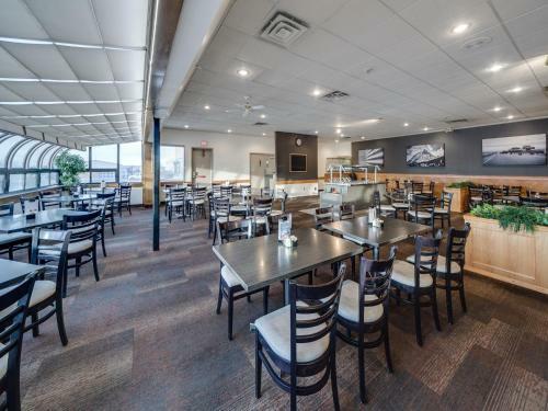 Heritage Inn Hotel & Convention Centre - Pincher Creek
