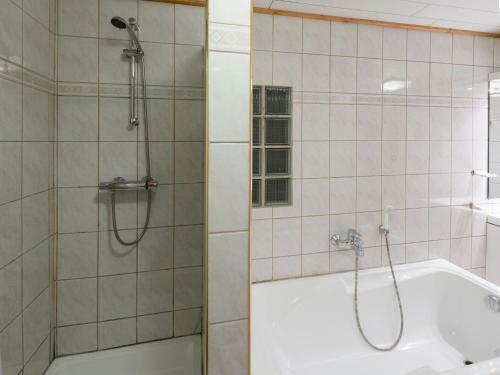 Lodge Holiday Home Moulin De Vellereux Mabompre