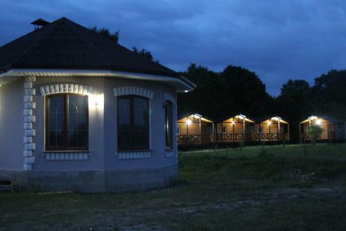 Camping "houses By The River"