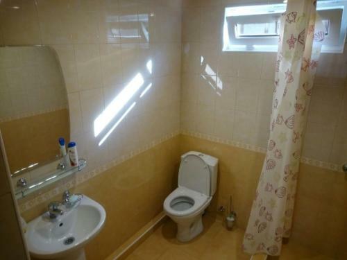 Hostal Guest House On Lakoba 4