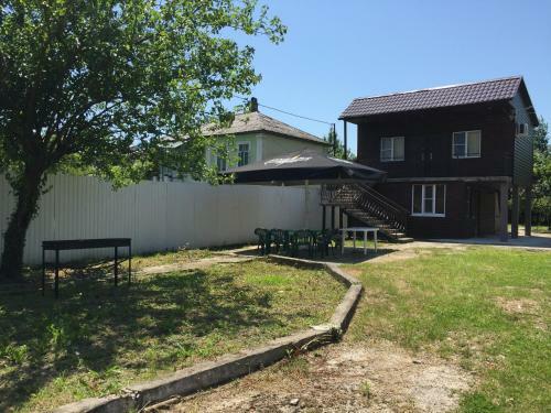 Hostal Guest House On Lakoba 4