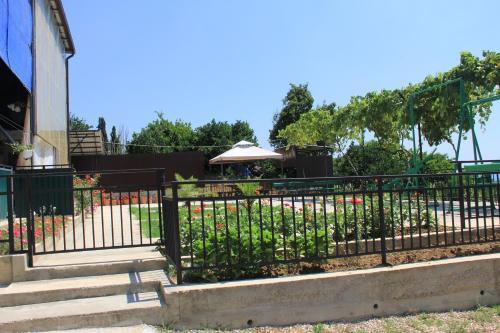 Hostal Guesthouse Aza&karlen