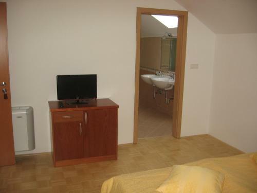 Hostal Gostilna In Preno?i??e Kocjan