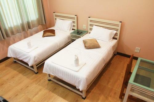 Hotel Pirom Lake And Resort