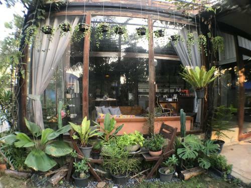 Hotel Laan Rab Lom Home & Cafe'