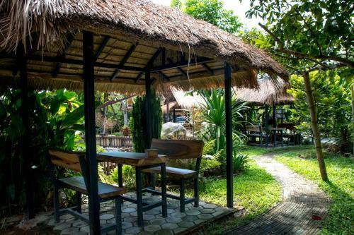 Hotel Papa's Garden