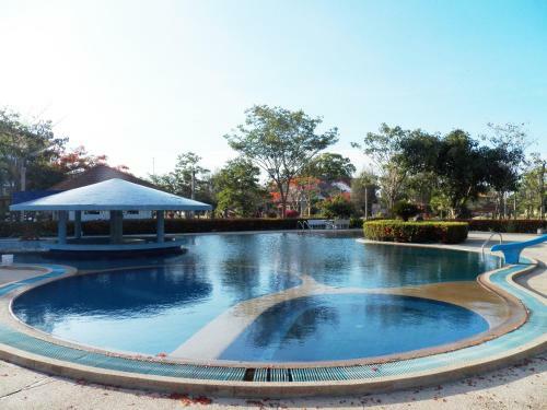 Hotel Cha-am Royal Beach