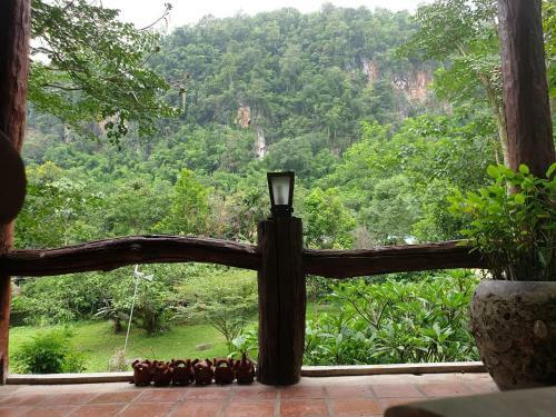Hotel Chiang Dao Hut Resort