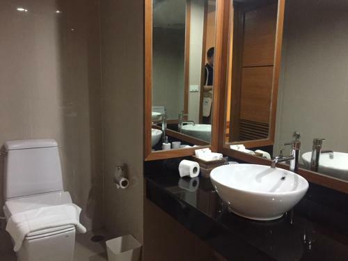 Sunee Grand Hotel And Convention Center