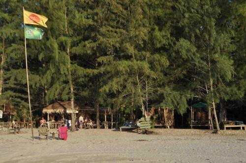 Hostal Tawan Bar And Bungalow