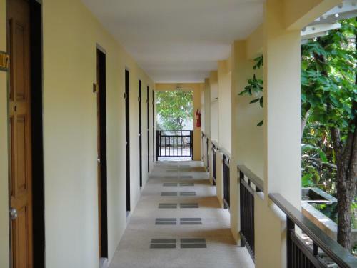 Hotel Baan Talay See Cream Resort