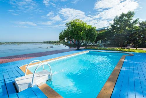 Hotel Baan Talay See Cream Resort