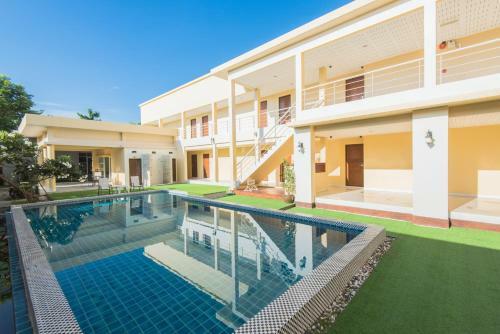 Hotel Baan Talay See Cream Resort