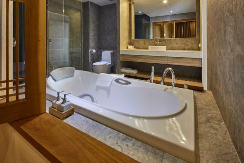 Serenity Hotel And Spa Kabinburi