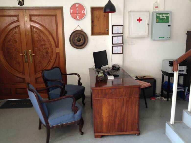Hostal Barefeet Naturist Resort