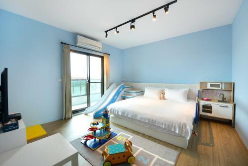 Butterfly Slide B&B