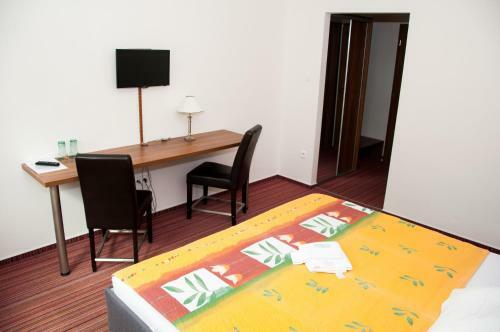 Hostal Restaurace A Penzion Zd?n� Bouda