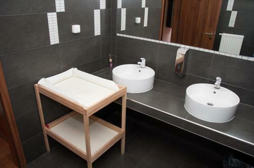 Hostal Restaurace A Penzion Zd?n� Bouda
