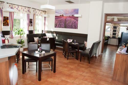 Hostal Restaurace A Penzion Zd?n� Bouda