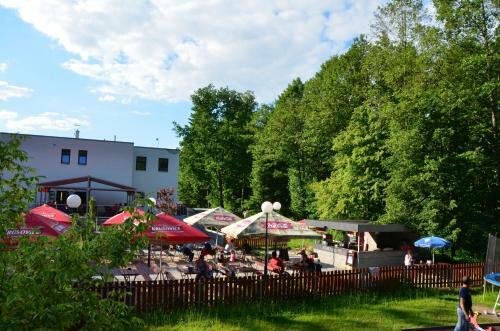 Hostal Restaurace A Penzion Zd?n� Bouda