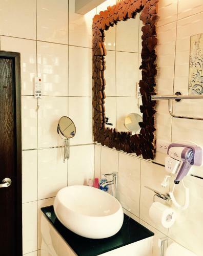 Home & Teak Homestay