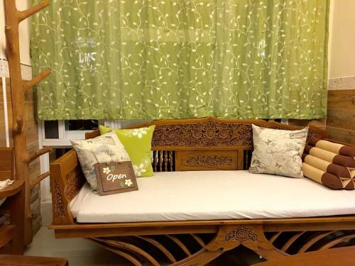 Home & Teak Homestay